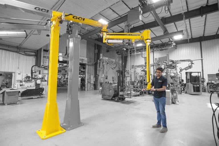 Man running a GCI 1000 Nm capacity torque reaction arm.