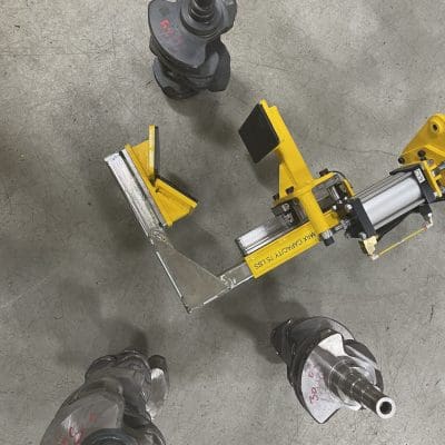 Adjustable gripper for varied product sizes