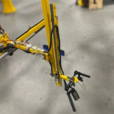 Linear balance handle