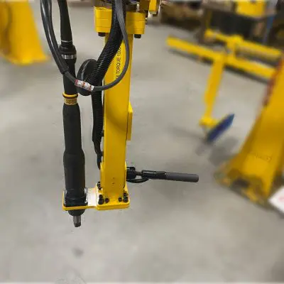 Torque reaction arm with loading balancing to improve tool handling ergonomics