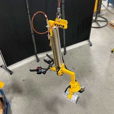 Custom end-of-hook vacuum gripper
