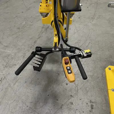 Operator controls integrated with the hoist pendant