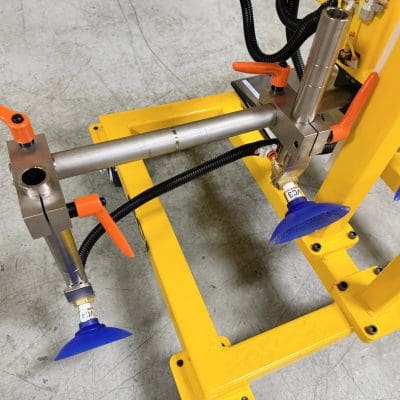 Vacuum cups with adjustable positioning