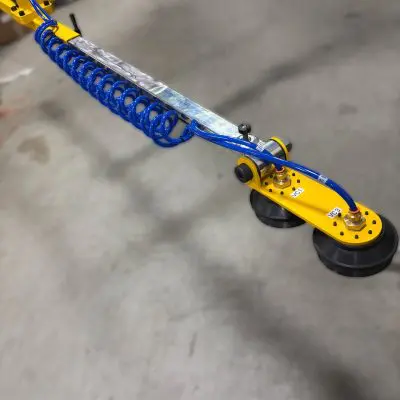 Custom vacuum end effector with adjustable widths and angle adjustments