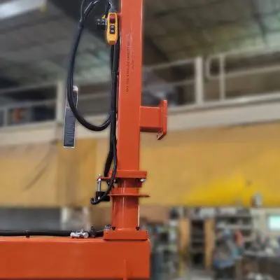 Tool mount with hoist pendant