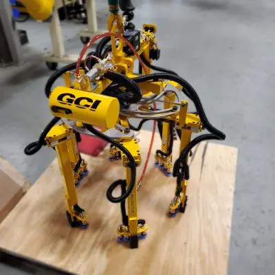 Industrial vacuum gripper with adjustable positioning