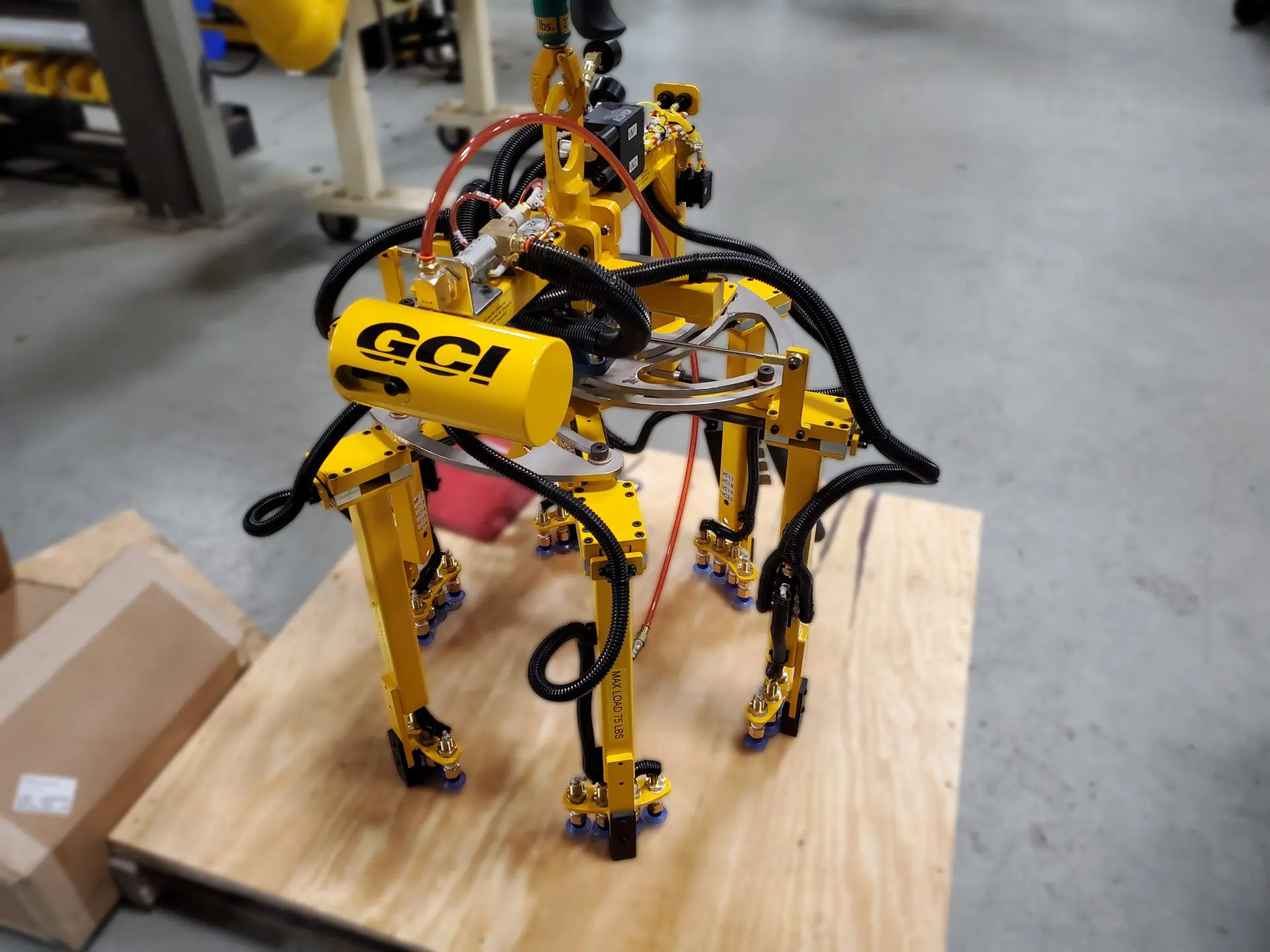 Industrial vacuum gripper with adjustable positioning