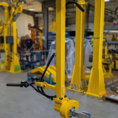 Beam rolling manipulator arm