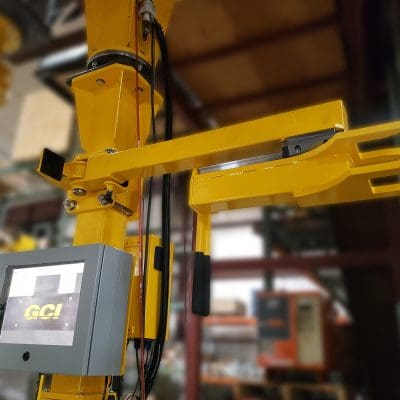 Carrier interface + tow arm