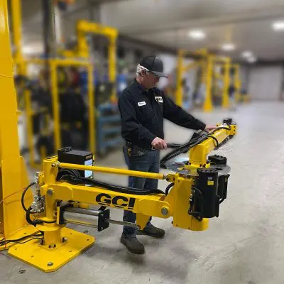 Low profile torque reaction arm