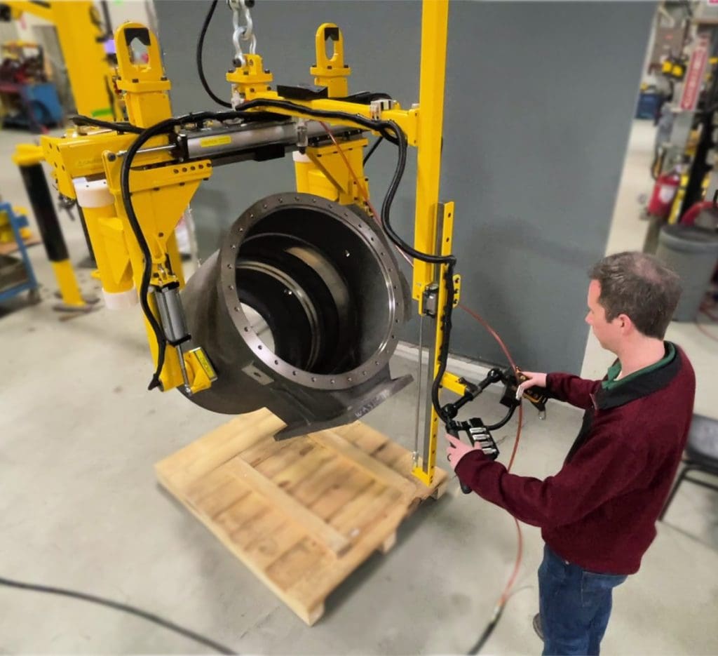 Hook-mounted custom manipulator for cast iron housings