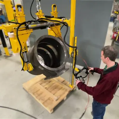 Hook-mounted custom manipulator for cast iron housings