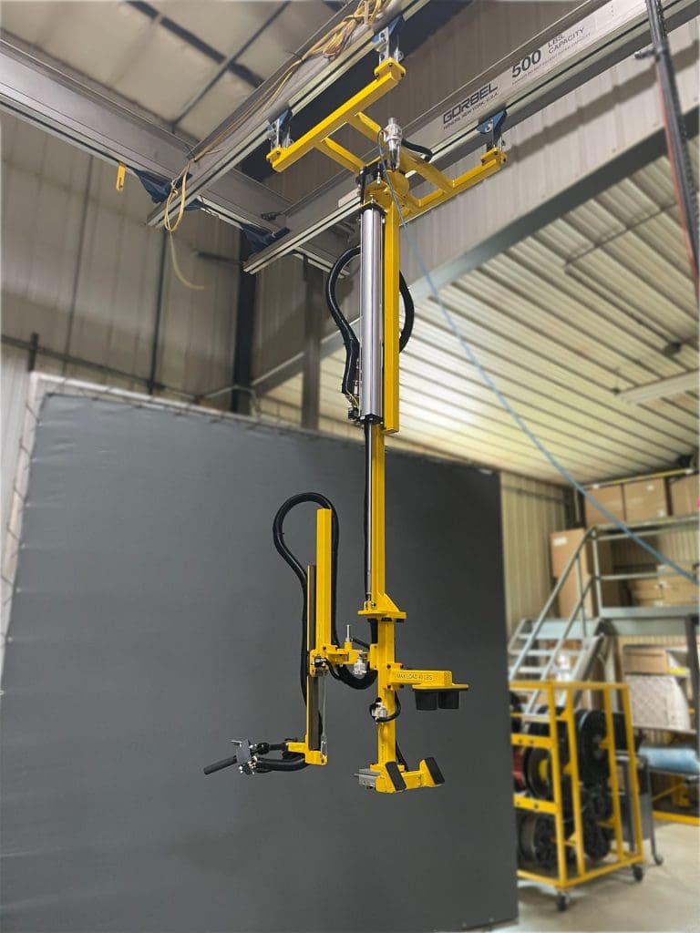 Lift cylinder manipulator for part pack out handling
