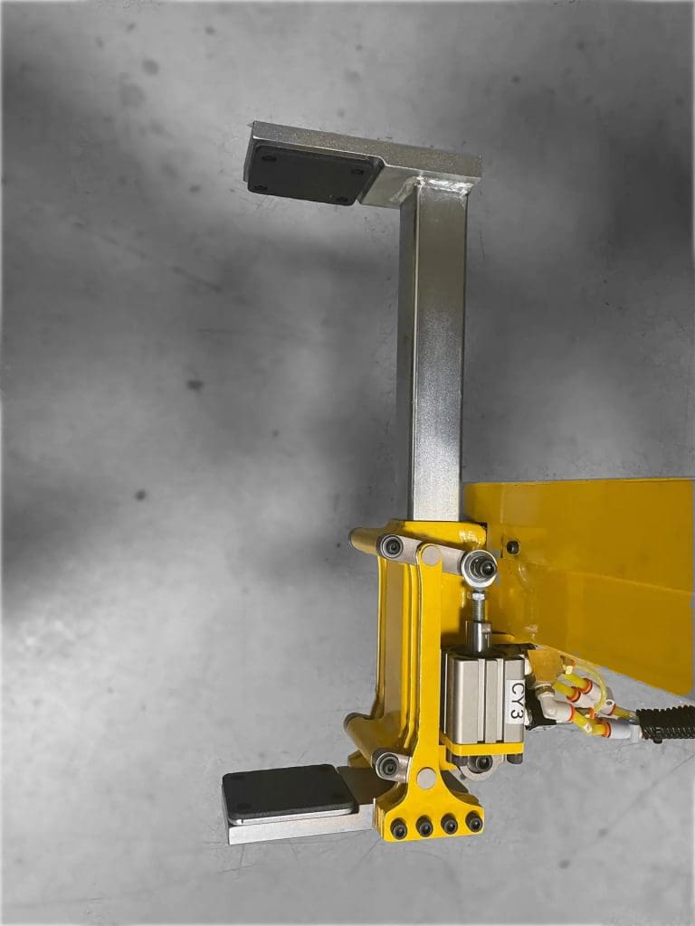 03122151-Adjustable-gripper-pads-1_