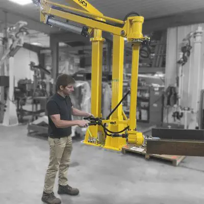 04092554-Beam-rolling-manipulator-with-operator_
