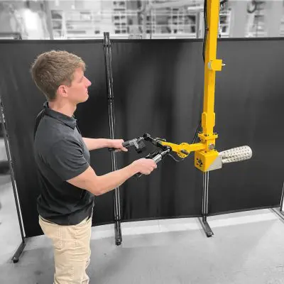 05162266-Smart-arm-with-operator_