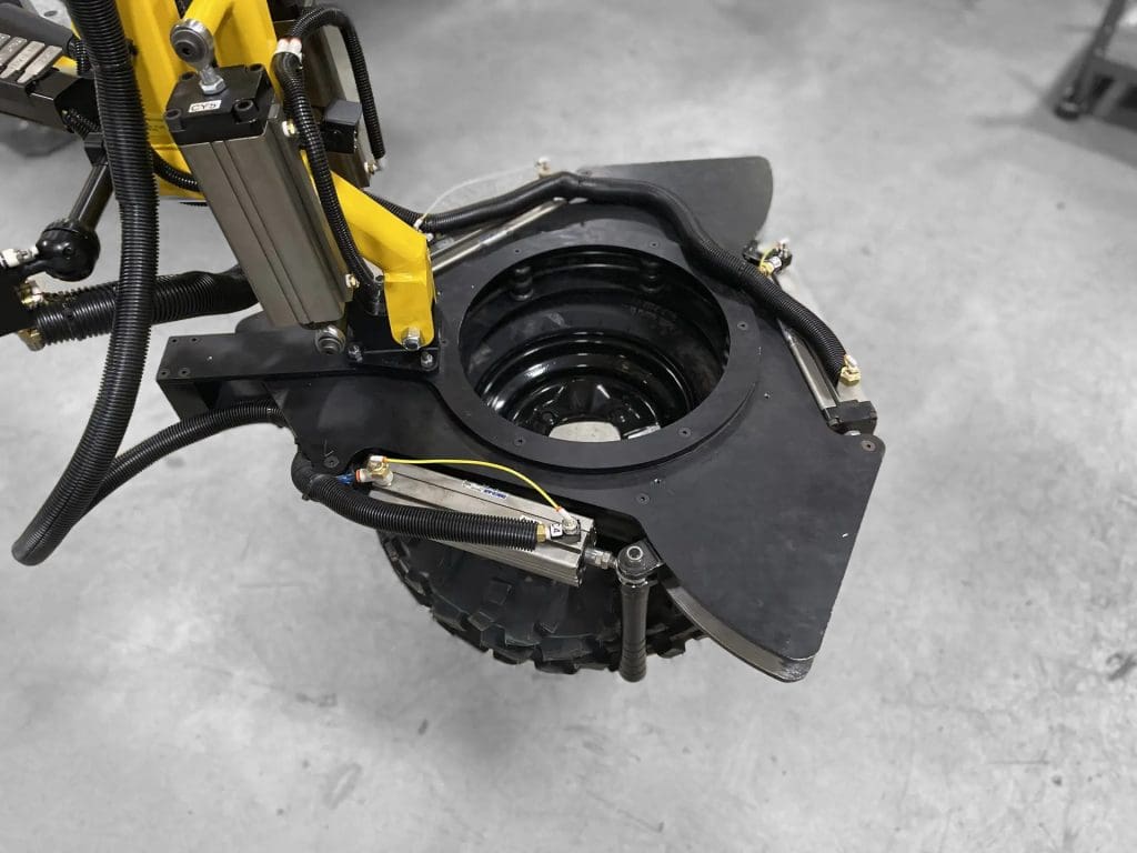 06021520B-Tire-OD-gripper-with-tilt_