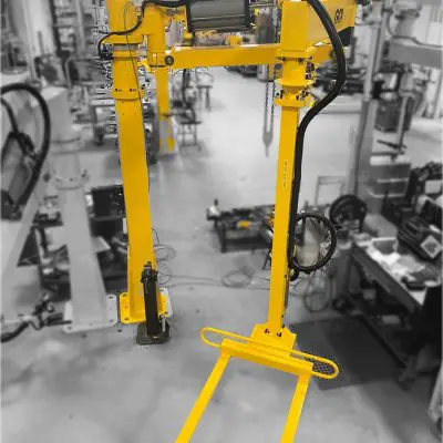 08302254-Pallet-fork-industrial-manipulator_