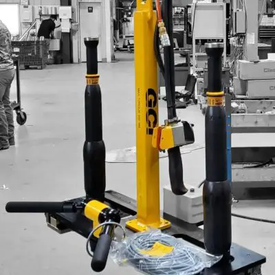 Manually-adjustable-twin-spindle-torque-reaction-system_